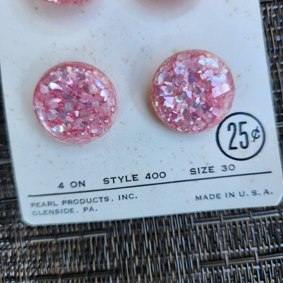 14 Rainbow Oriental 3/4" pink lucite buttons vintage on original cards - Picture 5 of 7